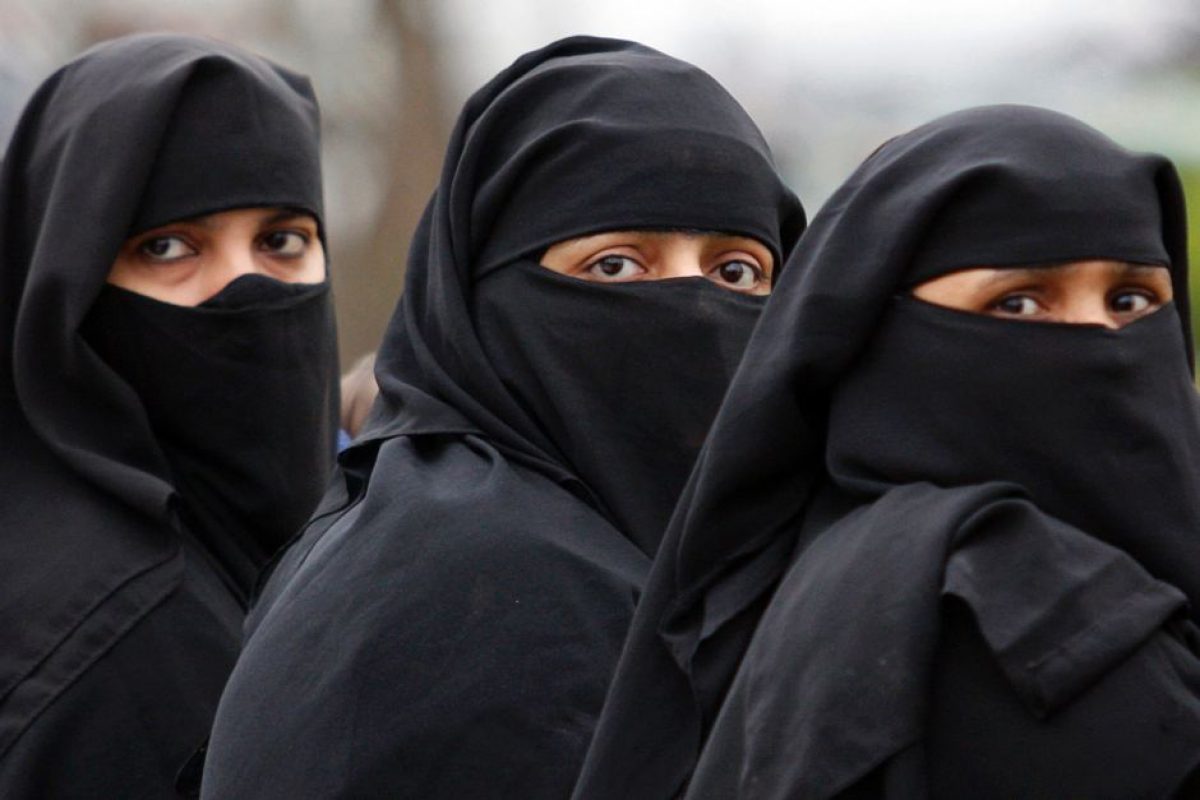 FEMEILE din Arabia Saudită nu mai sunt considerate „FĂRĂ SUFLET” | Oamenii de ştiinţă au decis că sunt MAMIFERE şi au aceleaşi drepturi precum CĂMILELE ȘI CAPRELE